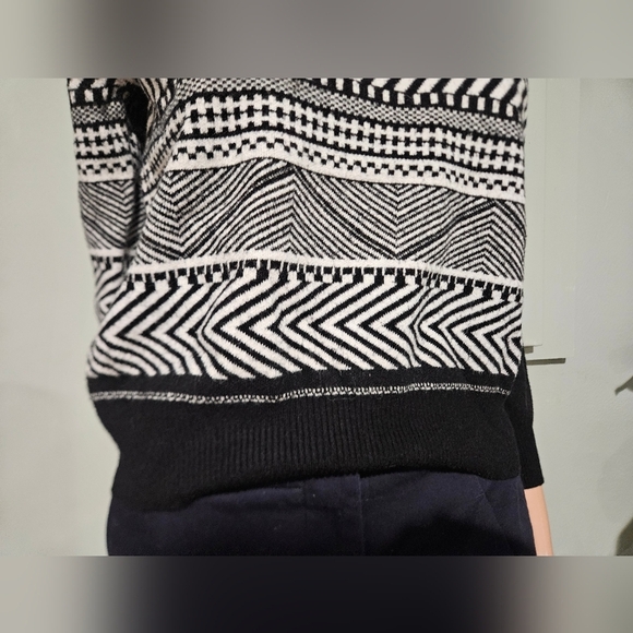 CYRUS Black & White Geometric Knit Mock Neck Sweater | Petite Small - Picture 7 of 14